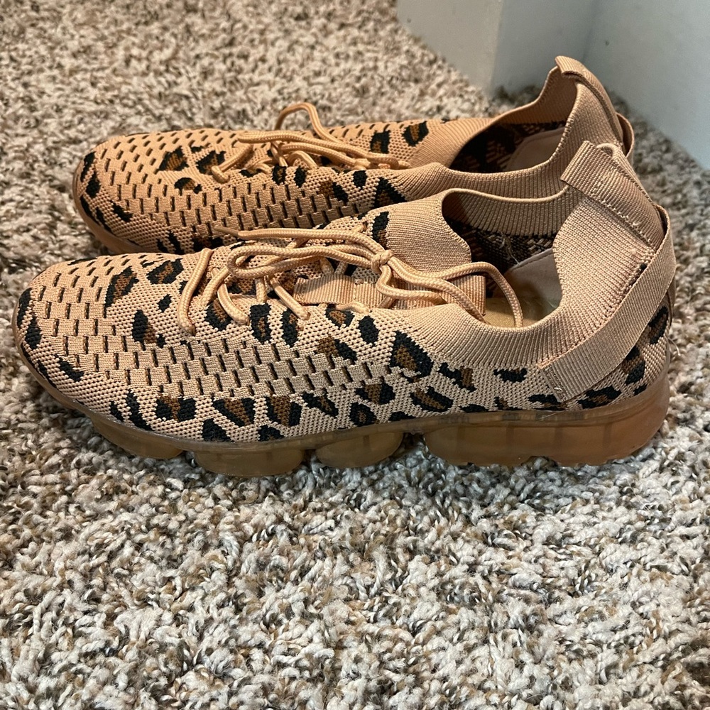 Leopard tennis shoes